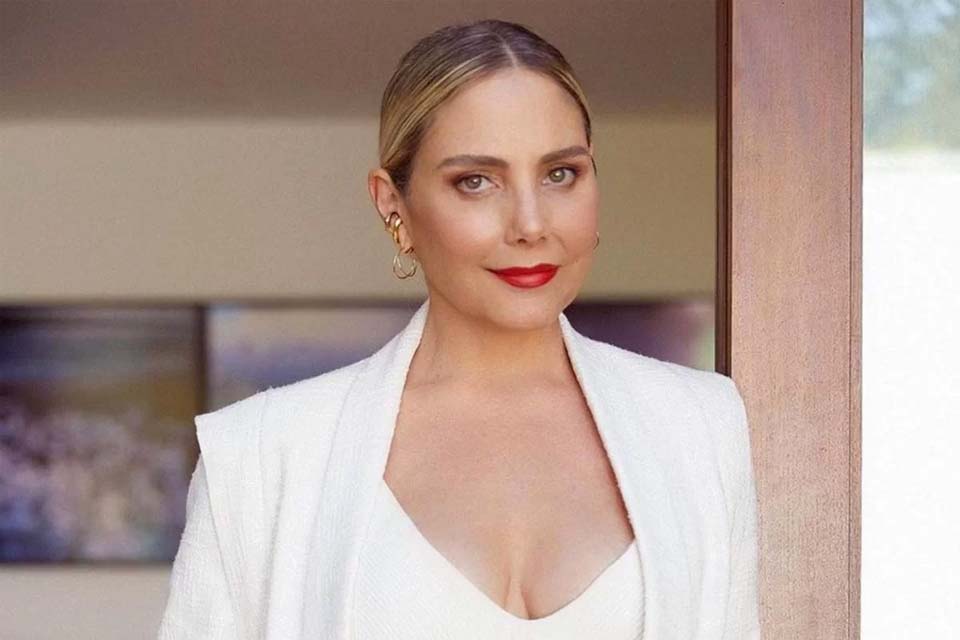 Heloísa Perissé diz que fez sexo 100 dias seguidos e lista benefícios