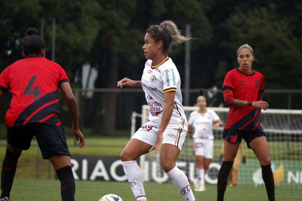 Brasileiro feminino: Ferroviária vence Athletico-PR e assume liderança