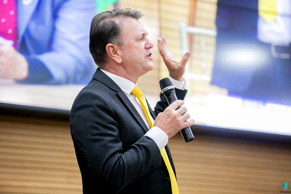 Iniciativa do deputado Luizinho Goebel leva curso gratuito de oratória para Cerejeiras