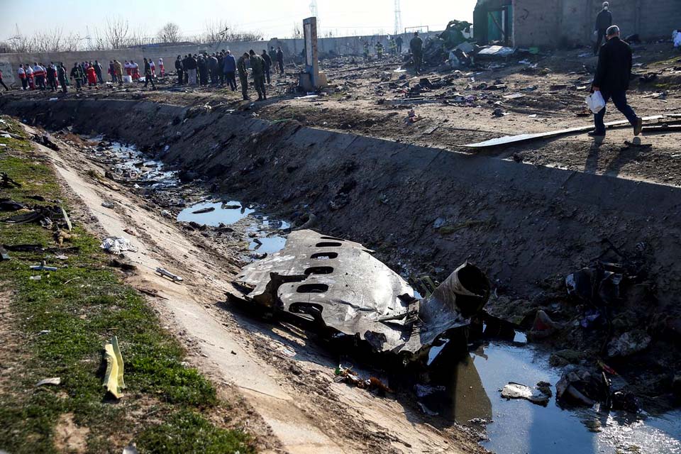 Dez países já se ofereceram para ajudar a apurar queda de avião