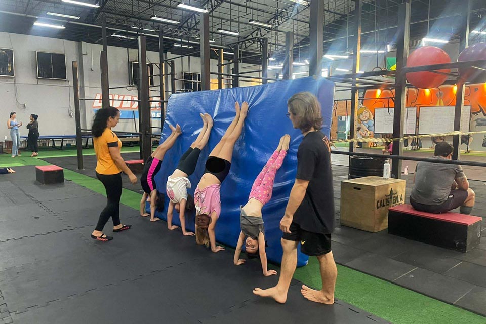 Calistenia ganha destaque em Porto Velho e surge como alternativa para exercícios diários