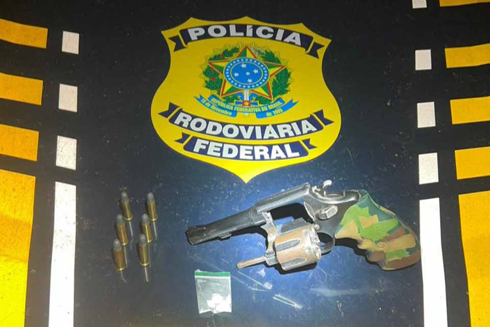 PRF apreende arma de fogo durante fiscalização de trânsito em Vilhena