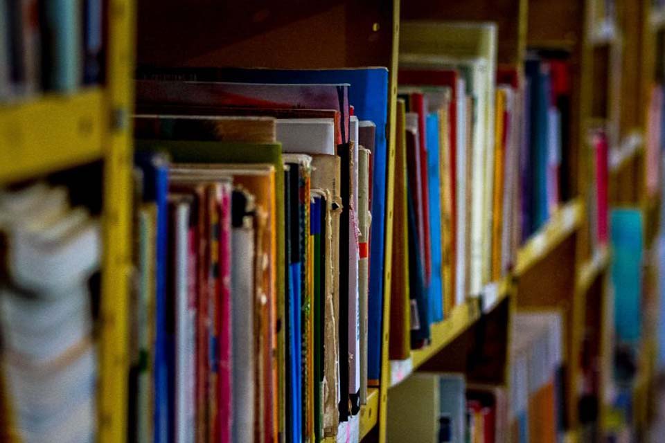 Há 30 anos lecionando, professor estadual relata trajetória e desafios em sala de aula