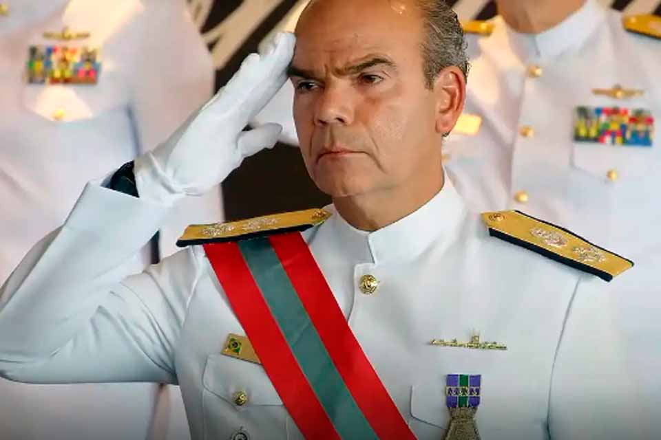 Comandante da Marinha nega mobilização de tropas para golpe