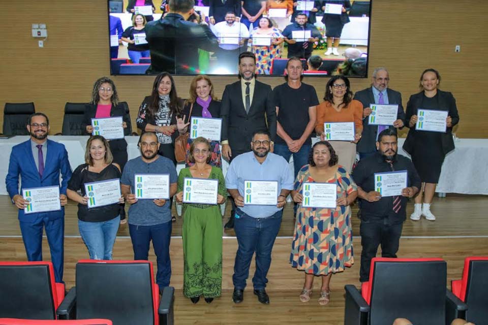 Deputado Camargo homenageia Associação de Surdos de Rondônia pelos nove anos de atuação