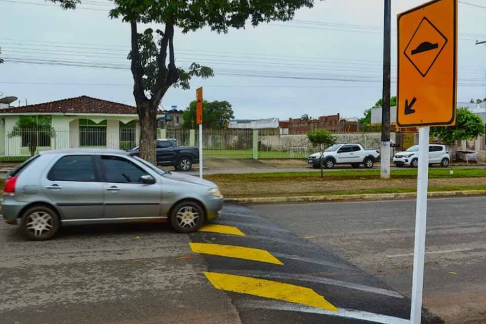 Novos redutores de velocidade são instalados em vias movimentadas de Vilhena
