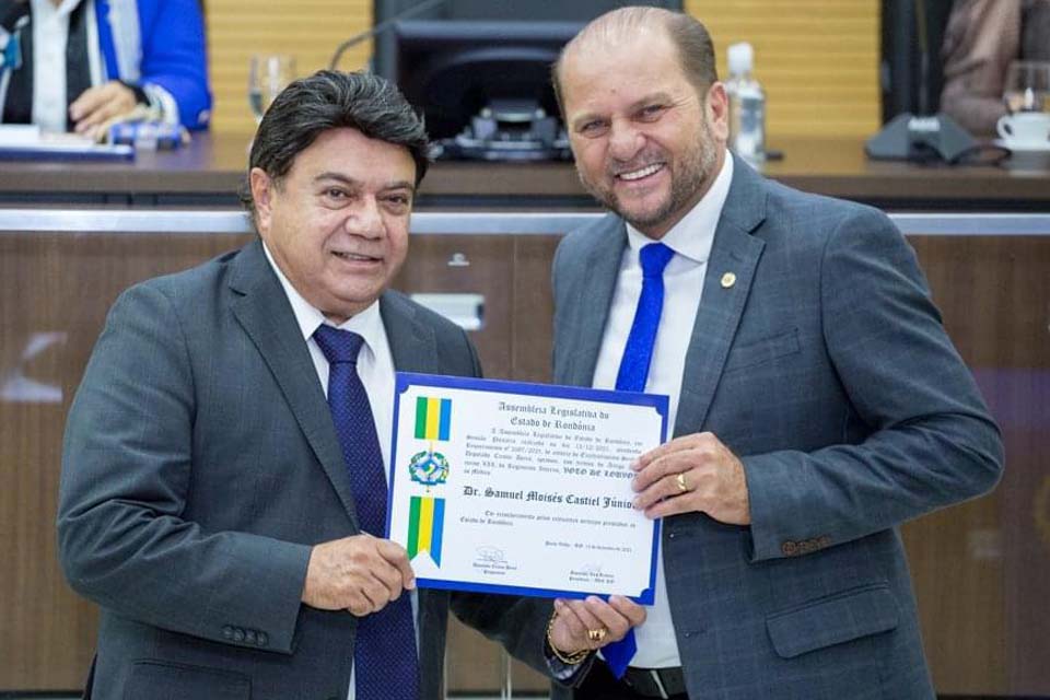 Proposta do deputado Cirone Deiró, médico Samuel Castiel recebeu homenagem da Assembleia Legislativa
