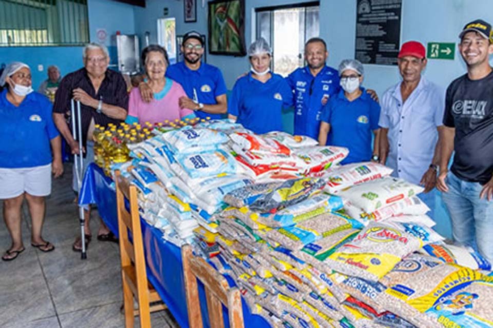 Mais de 2,5 toneladas de alimentos arrecadados na Expo Show Solidária são entregues ao Lar do Idoso