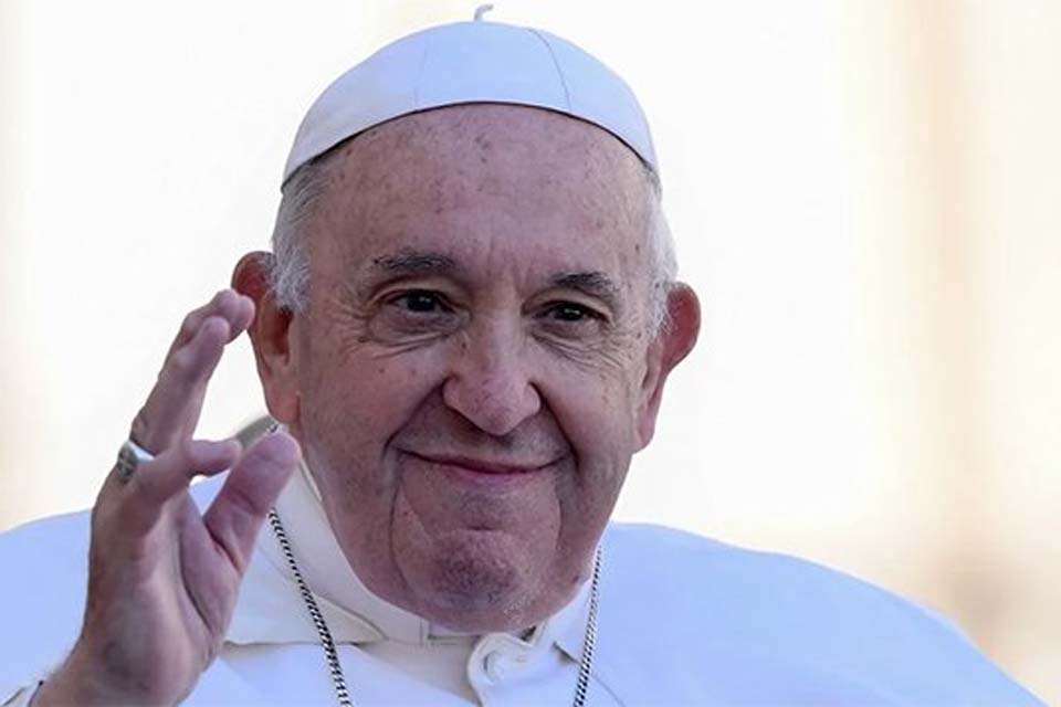 Papa Francisco retoma agenda após ter apresentado quadro febril