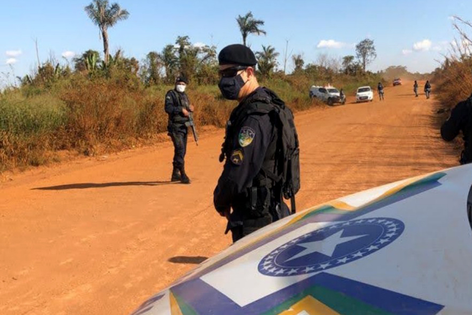 Motociclista abandona mochila com droga e foge durante abordagem na RO-492