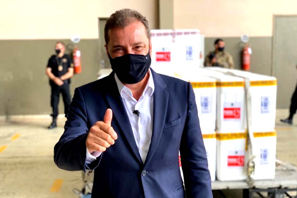 Hildon Chaves acompanha chegada da vacina CoronaVac; prefeitura realiza as primeiras vacinações ainda hoje (19)