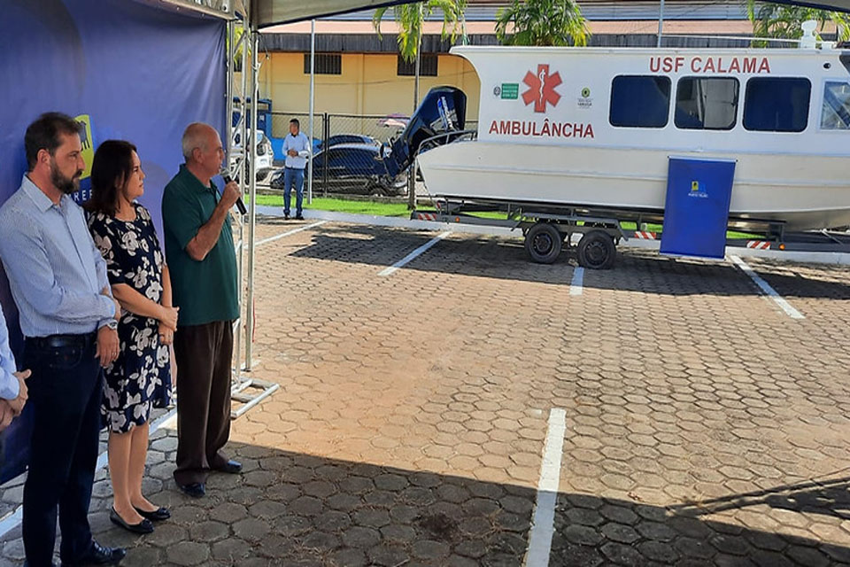 Deputado Lebrão e prefeito Hildon Chaves entregam ambulâncha para comunidade do baixo madeira