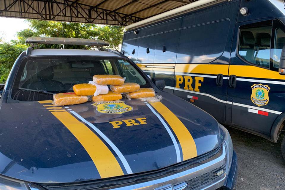 PRF apreende Maconha sendo transportada por homem em ônibus