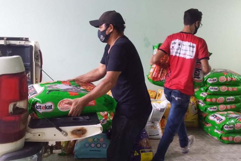 Prefeitura de Porto Velho realiza mais uma entrega de ração para protetores de cães e gatos cadastrados na Sema