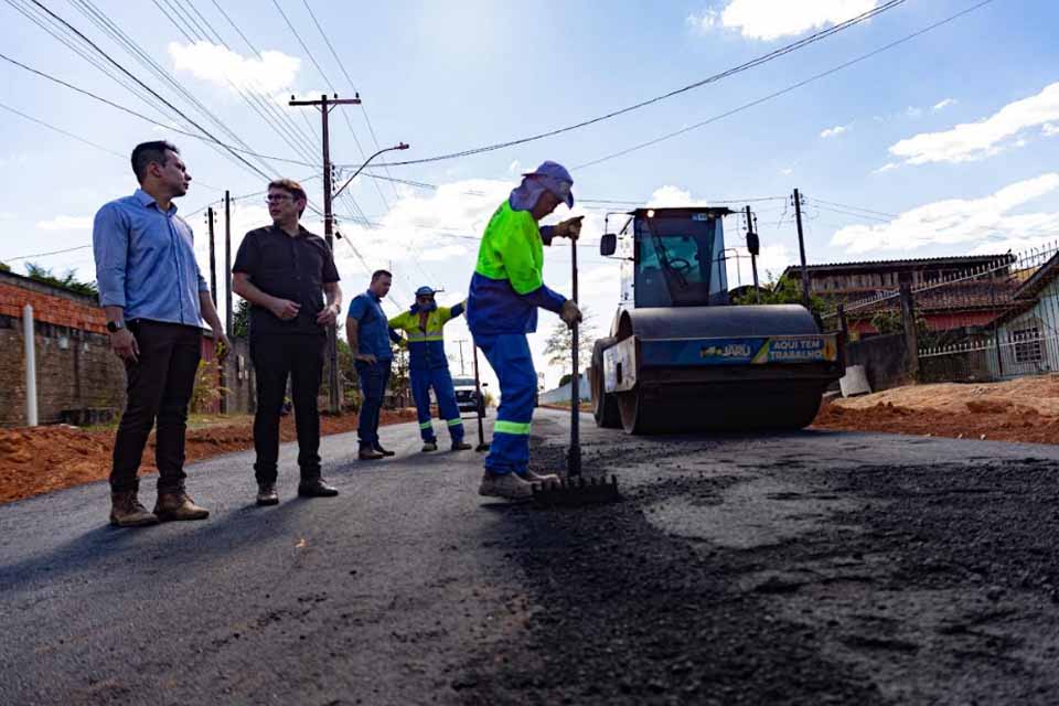 Asfalta Jaru: Rua Cândido Portinari no setor 07 é beneficiada com asfalto novo