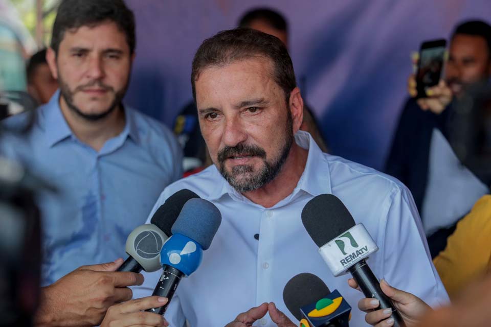 Samu tem frota 100% renovada com a entrega de novas ambulâncias; prefeito Hildon Chaves reforçou a importância da renovação 