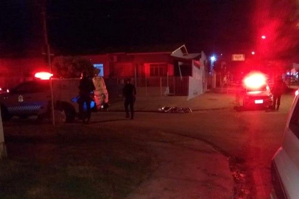 Homem é alvejado a tiros ao sair da igreja em Ji-Paraná