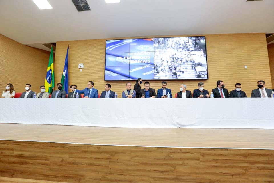 Ministro do Trabalho e Previdência, Onyx Lorenzoni, explica Programa Nacional de Serviço Social Voluntário na Assembleia Legislativa