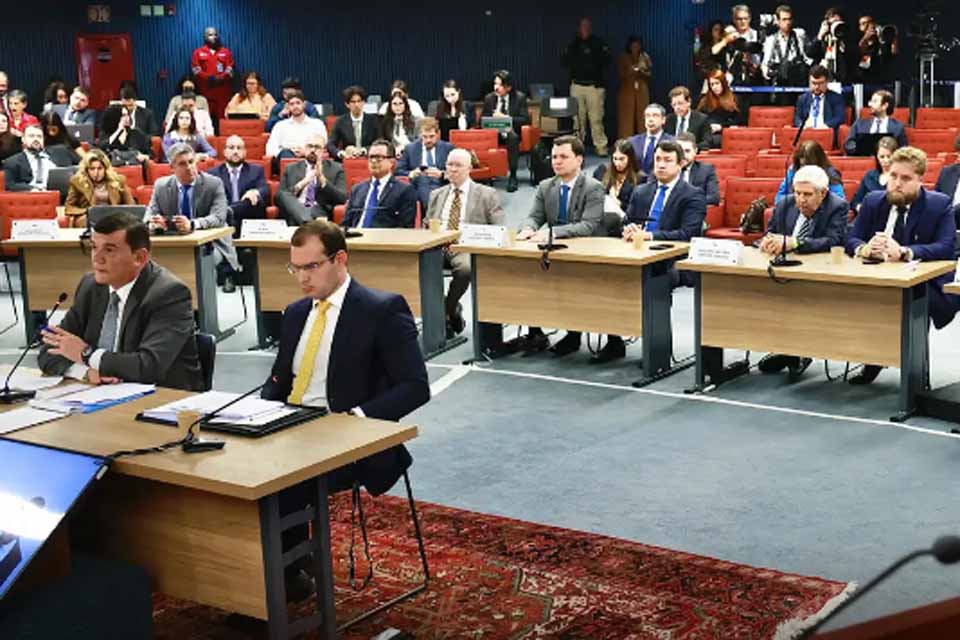 Braga Netto nega ter repassado dinheiro em sacola a Mauro Cid