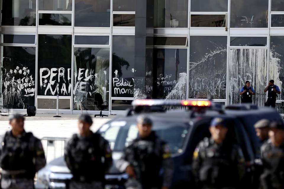 Oitava fase da Lesa Pátria cumpre 78 mandados, em nove estados e no DF