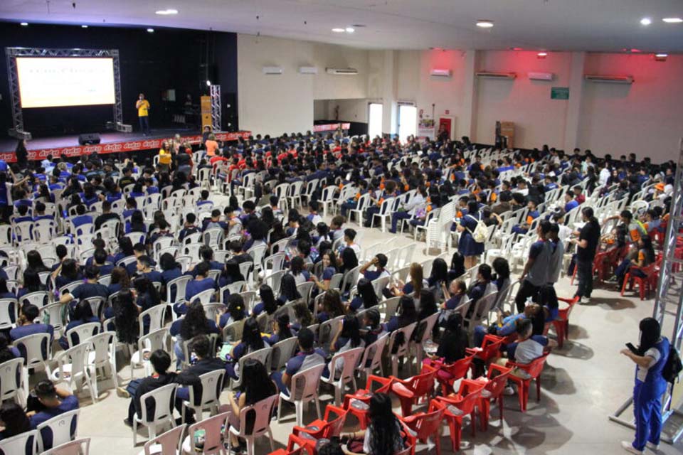 Aulão inaugural de preparação para o Enem 2024 reúne 1200 estudantes no “1º Encontro dos Terceirões” de Porto Velho