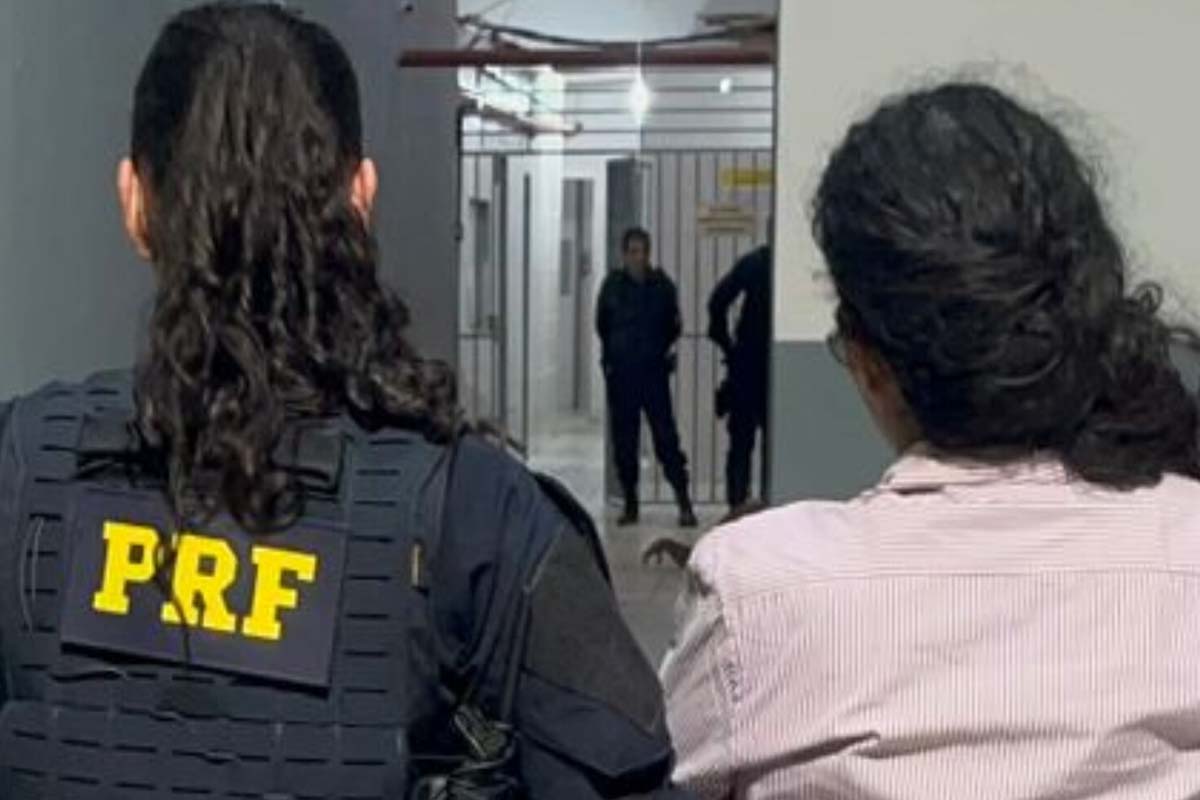 Passageira de táxi é presa com 4kg de maconha na BR-364