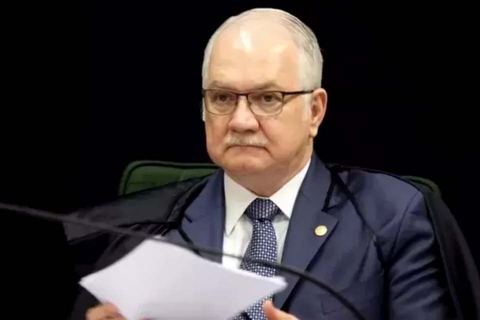 Fachin dá 5 dias para Bolsonaro se manifestar em ações sobre reunião com embaixadores