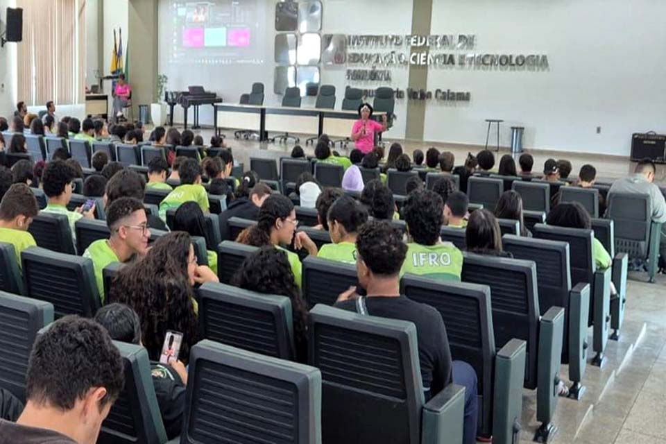 Sílvia Cristina alerta em palestras do Outubro Rosa que procura pela prevenção do câncer de mama ainda é baixa