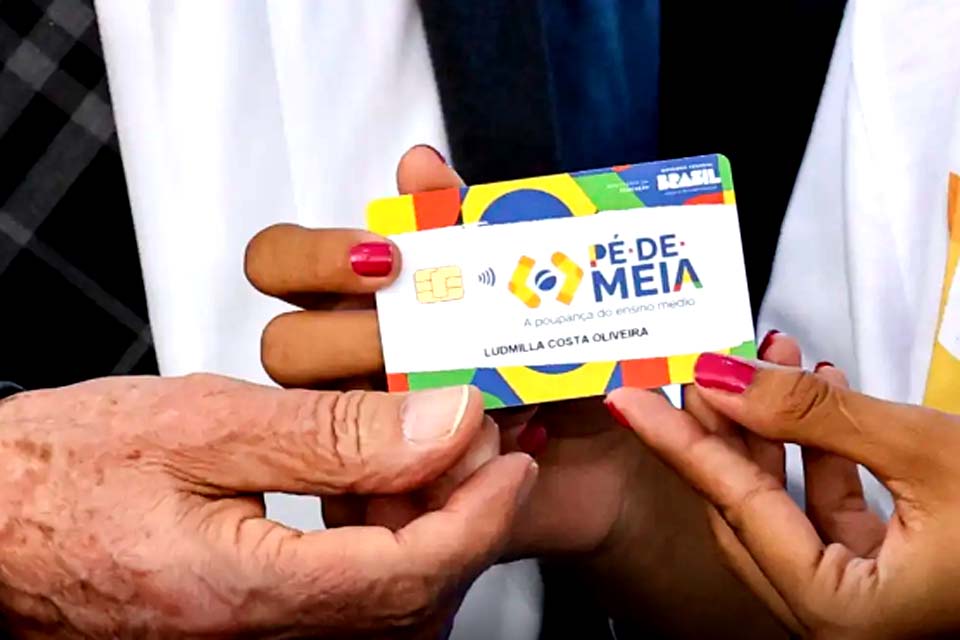 Beneficiário do Pé-de-Meia ganha R$ 200 se fizer dois dias de Enem