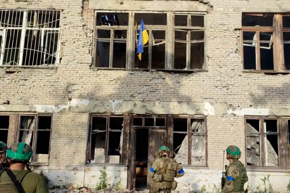 Contraofensiva ucraniana avança no leste e sul em meio a violentos combates