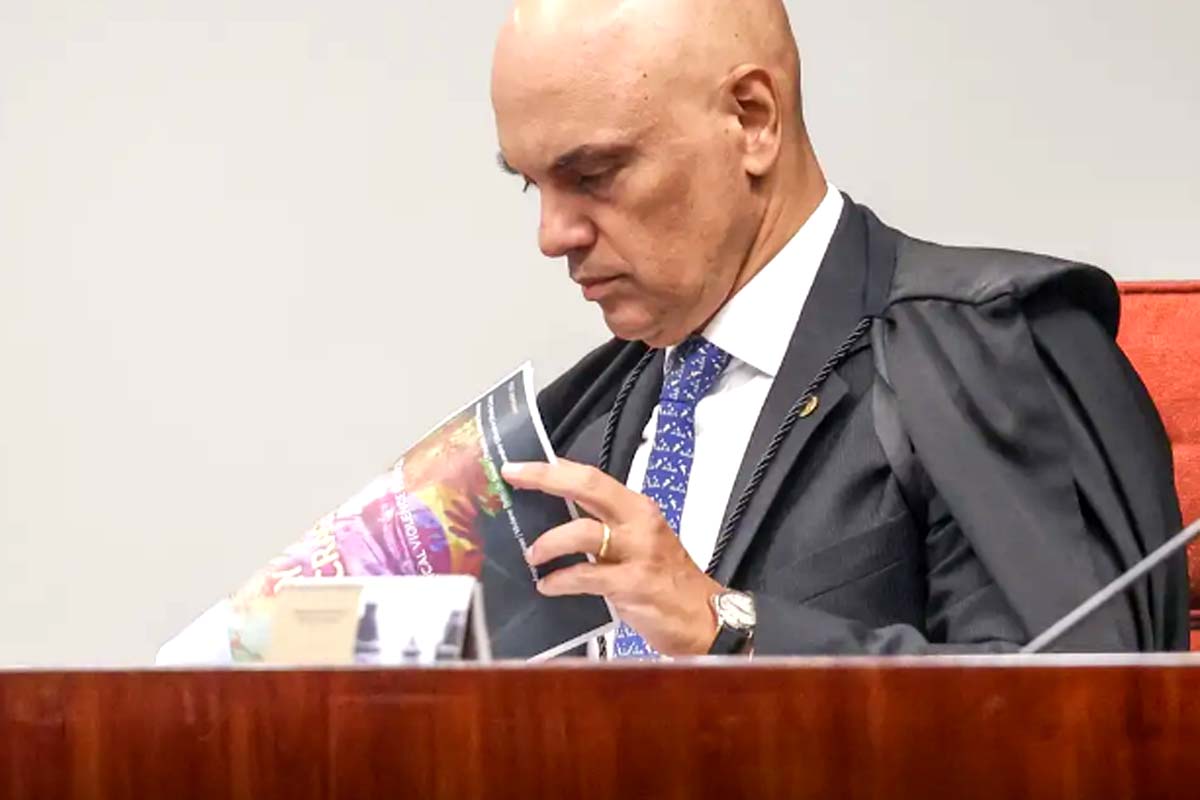 Alexandre de Moraes abre ação contra Flávio Bolsonaro por suposta calúnia a Lula
