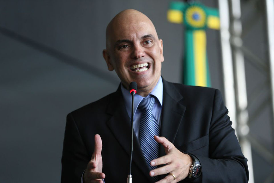 Moraes vota contra aval de sindicatos para fechar acordos individuais