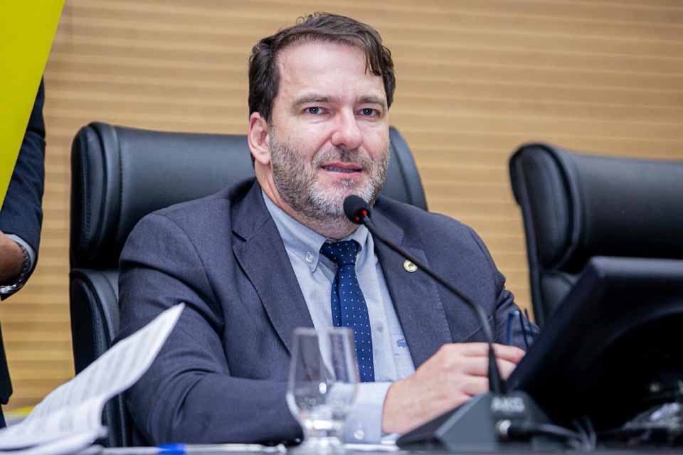 Deputado Alex Redano solicita operação tapa-buracos entre Ariquemes e o Distrito de Quinto Bec, em Machadinho do Oeste