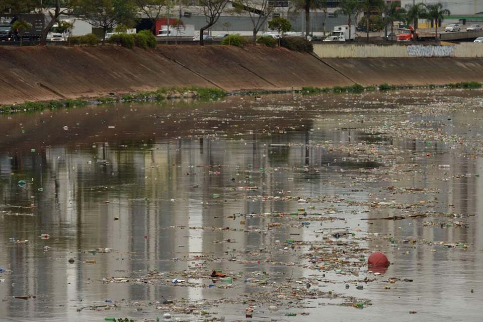 Pesquisa diz que rio Tietê tem 150 km de água imprópria para uso