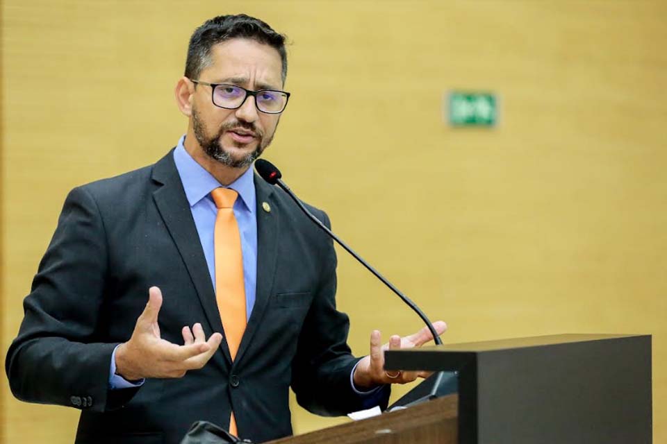 Deputado Anderson emite parecer favorável a importante projeto que garante isenção de ICMS a templos religiosos e entidades beneficentes de Rondônia