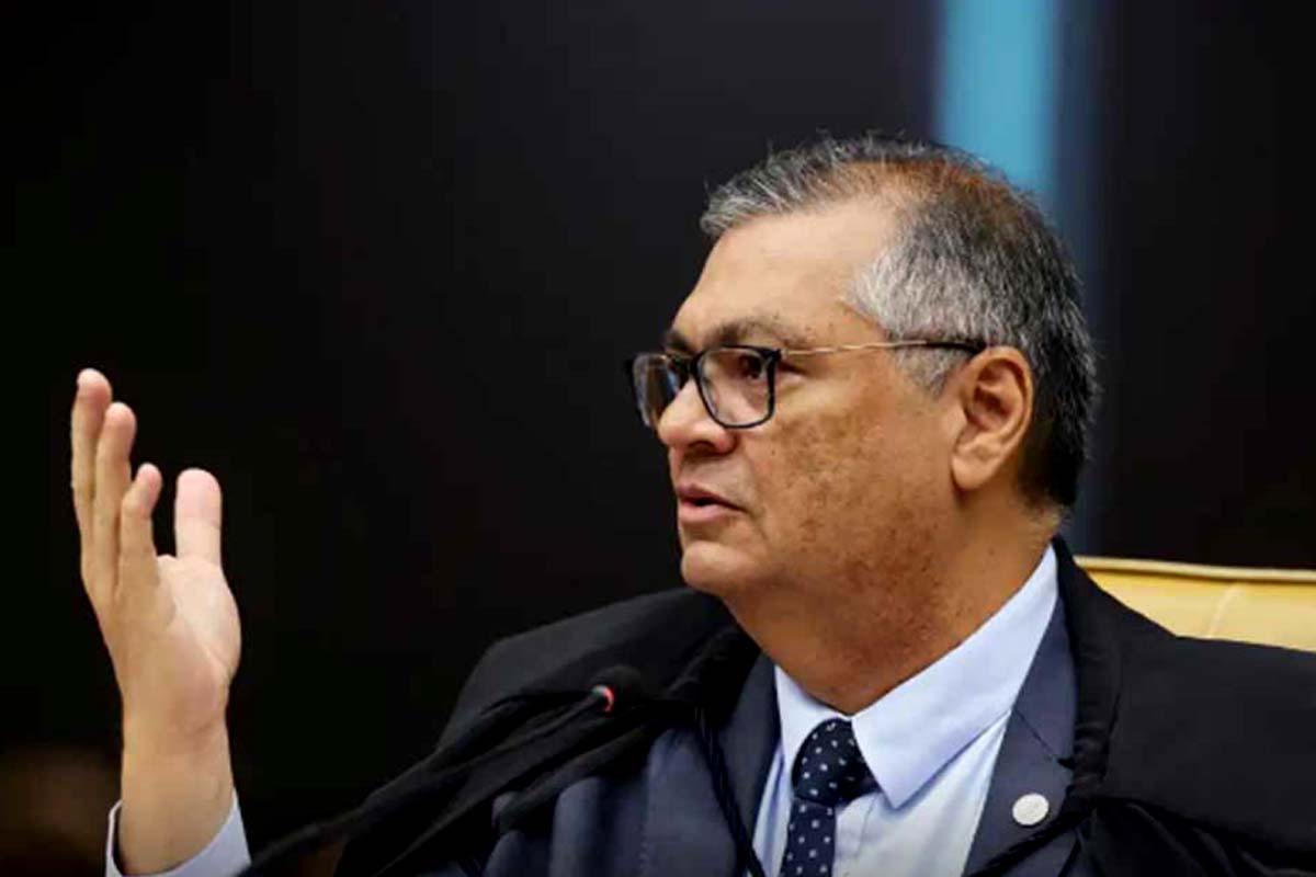 Ministro Dino cita existência de “atacadistas de emendas” ao condenar deputados