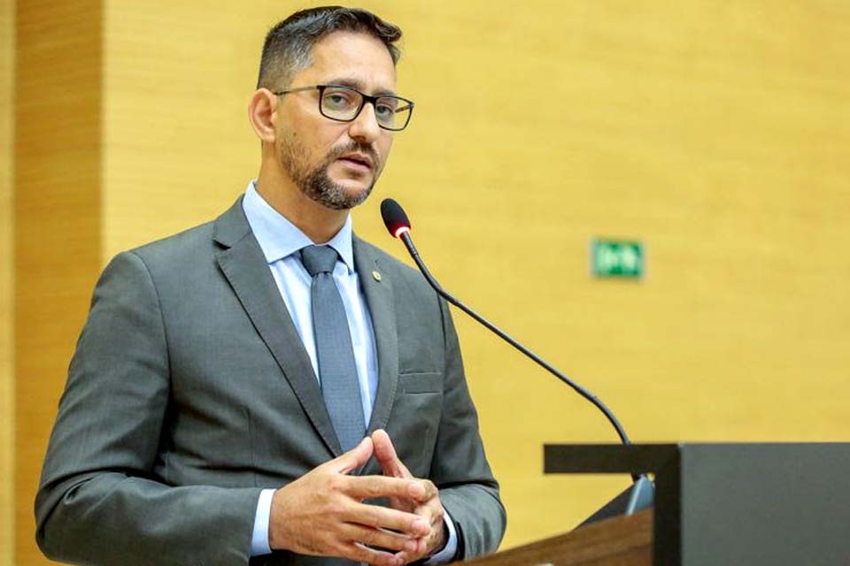 Deputado Anderson Pereira cobra informações quanto a reforma da estrutura física do Hospital Infantil Cosme e Damião