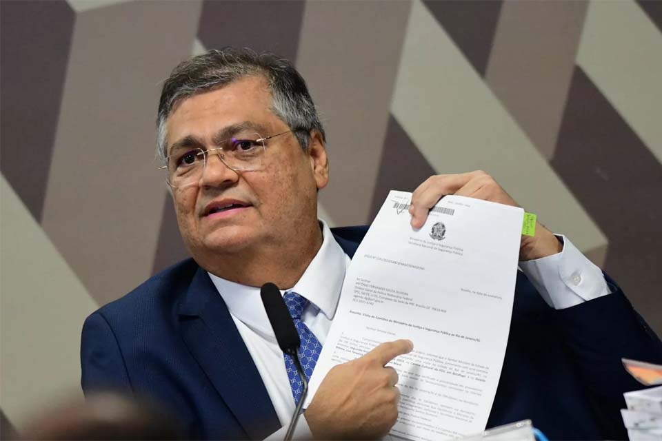 Dino propõe fim de aposentadoria compulsória para juízes e militares