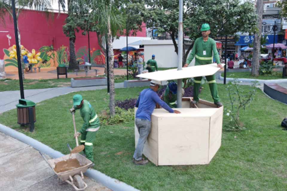 Prefeitura de Porto Velho inicia montagem do Natal na Praça Jonathas Pedrosa