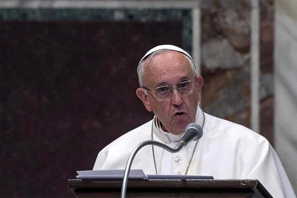 Papa Francisco defende educação e cultura para superar a crise