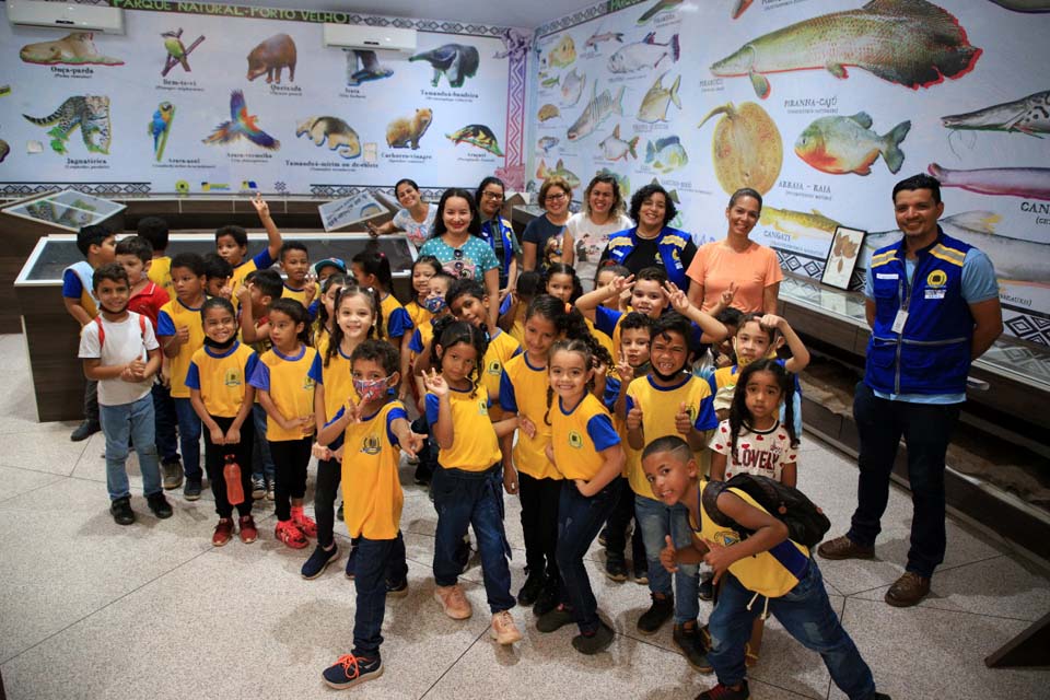 Porto Velho: Alunos da Escola Rio Guaporé visitam o Parque Natural