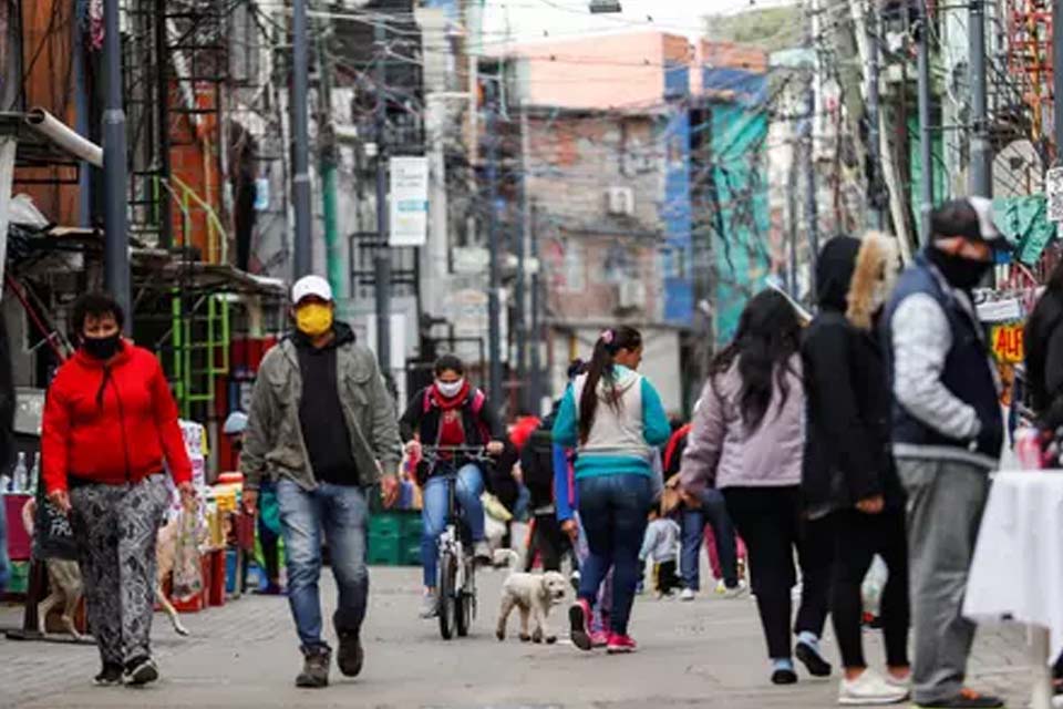 Após aumento de casos de Covid-19, Argentina prorroga quarentena