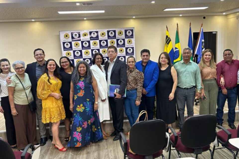 Vice-presidente do SINDSEF-RO prestigia posse da nova presidência do Conselho Municipal de Educação