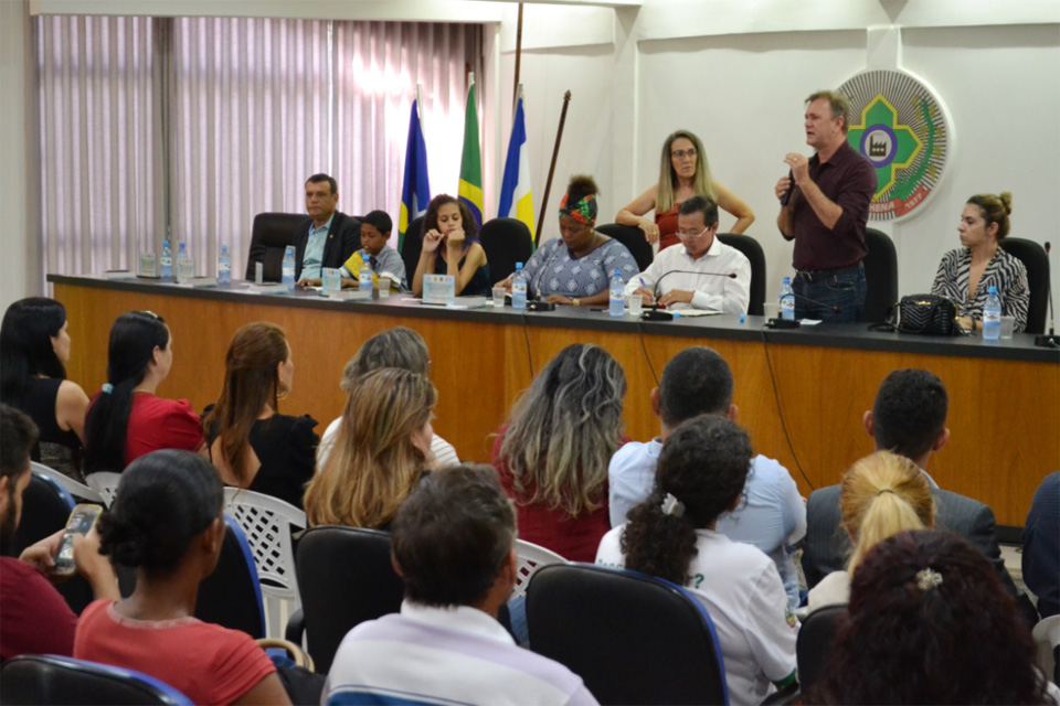 Em Vilhena, Luizinho Goebel prestigia solenidade de posse dos novos Conselheiros Tutelares