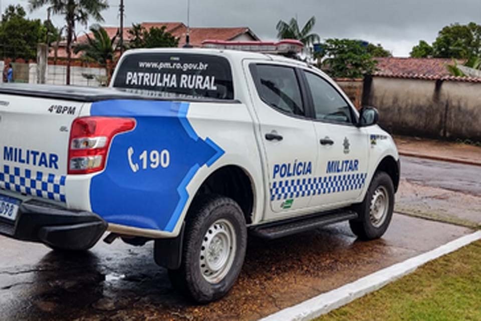 Dupla encapuzada ataca jovem a tiros em posto de combustíveis