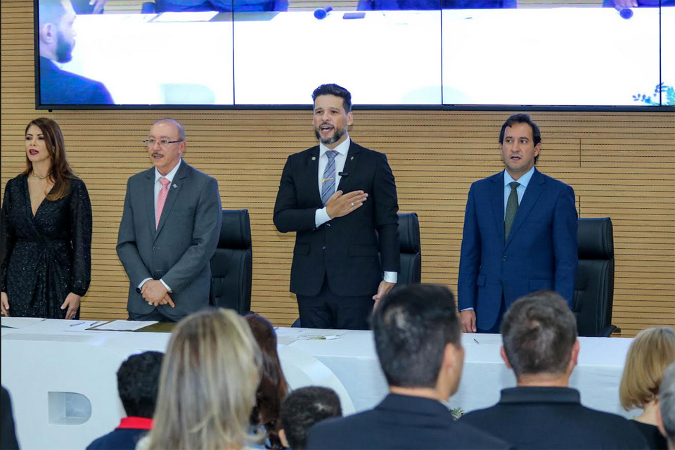 Camargo homenageia magistrados de Rondônia com título honorífico de Honra ao mérito