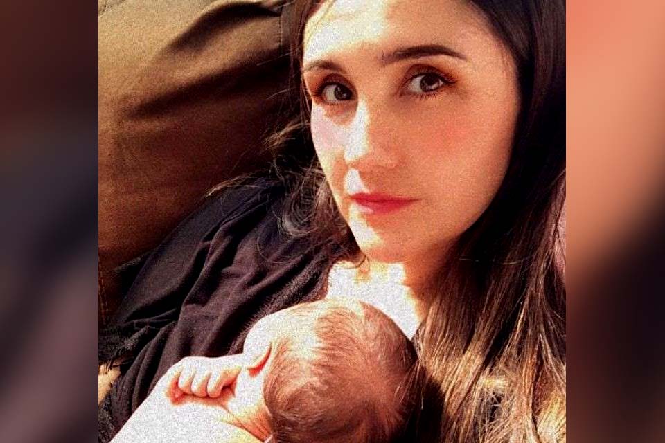 Após declarações de Maite Perroni, Dulce María posa ao lado da filha e dispara em suposta indireta: Sua vida não tem preço