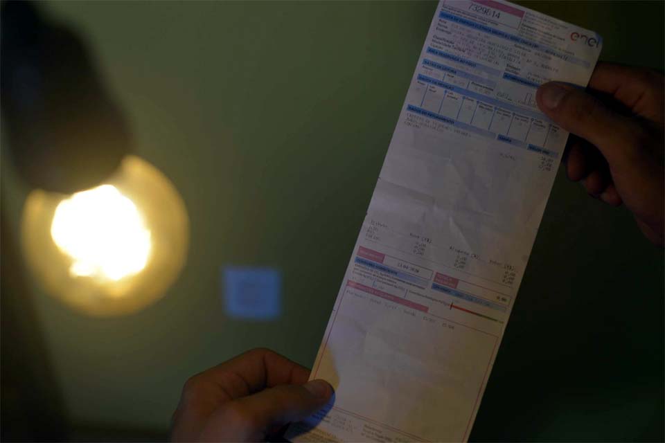 Consumo de energia cresce no país; Idec aponta medidas para reduzir custos