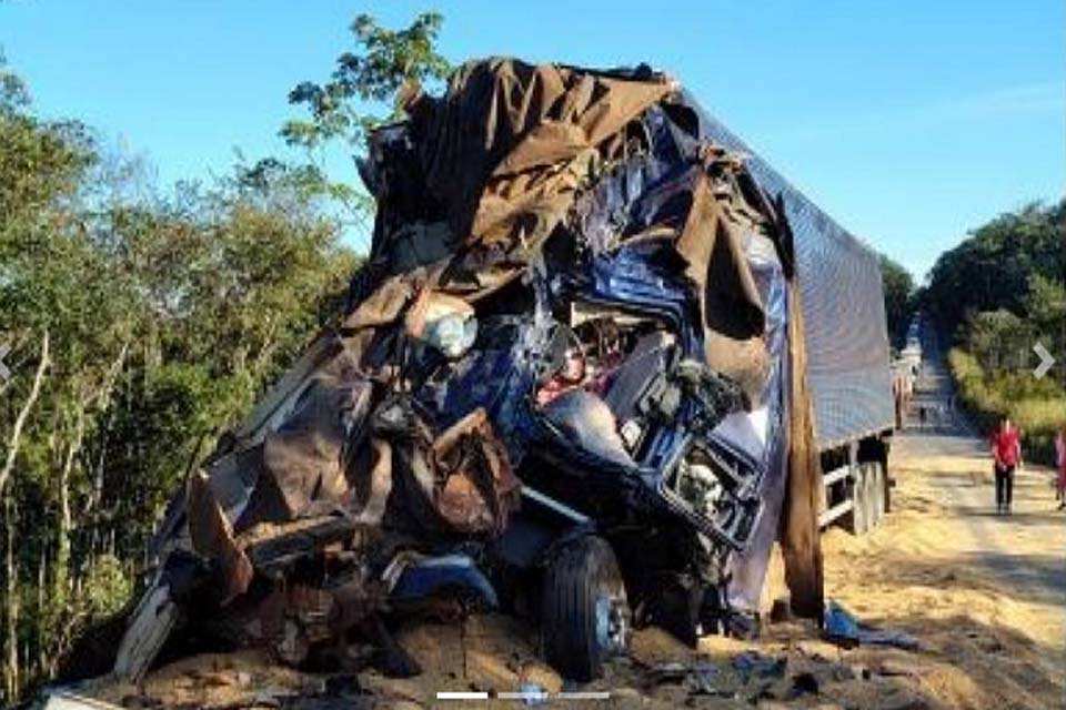 Buracos na pista provocam dois acidentes graves na BR 364