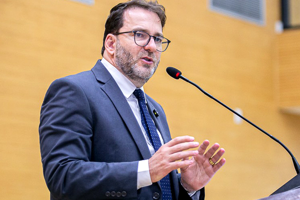 Alex Redano defende anistia administrativa para Policiais e Bombeiros Militares punidos por manifestações em redes sociais